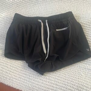 Vuori Shorts